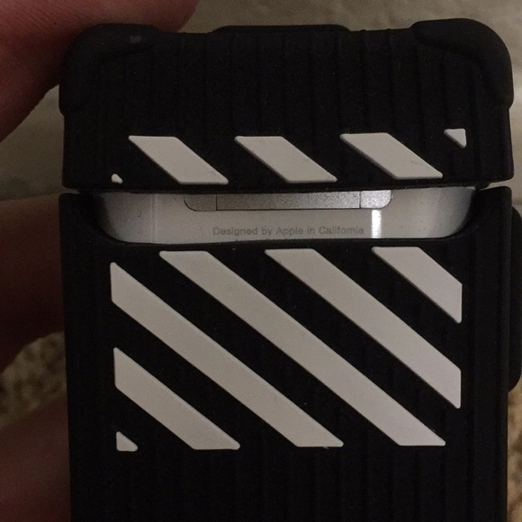 AirPods Gen 2 160 with case or 140 without case - Picture 2 of 2